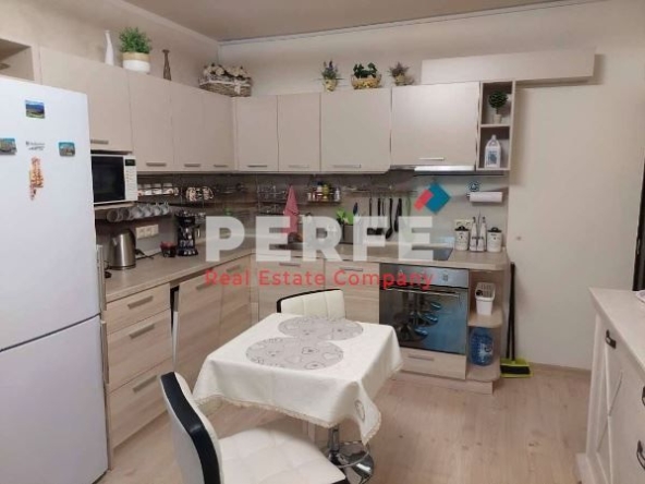 Дава се под наем Тристаен апартамент в Бургас, Лазур - 80 кв.м за 663 € - Снимка #1