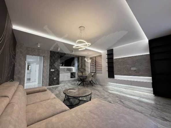 Тристаен апартамент в Пловдив, Остромила - 120 кв.м за 1959 €/кв.м - Снимка #1