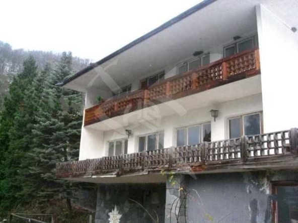 Хотел в Кричим - 3100 кв.м за 217 €/кв.м - Снимка #1