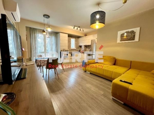 Тристаен апартамент в Бургас, Лазур - 71 кв.м за 2817 €/кв.м - Снимка #1