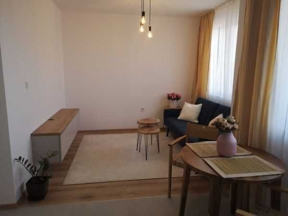 Дава се под наем Двустаен апартамент в Свиленград - 65 кв.м за 408 € - Снимка #1