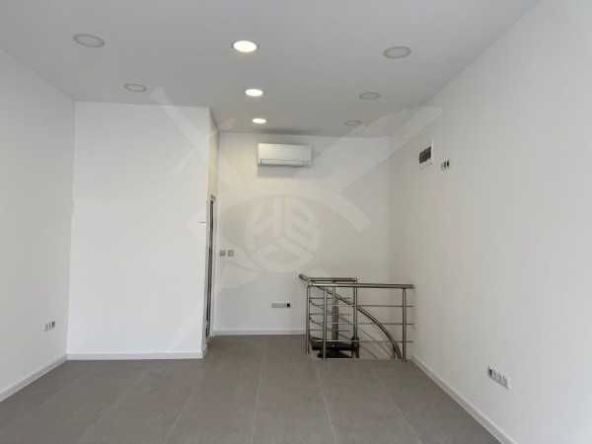Дава се под наем Магазин в Пловдив, Кършияка - 85 кв.м за 648.21 € - Снимка #1