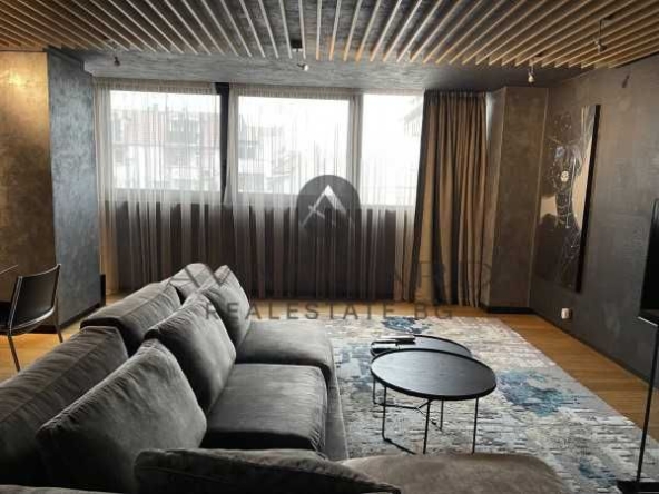 Тристаен апартамент в Пловдив, Кършияка - 130 кв.м за 1962 €/кв.м - Снимка #1