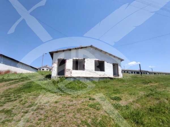 Парцел в Карнобат - 6400 кв.м за 48 €/кв.м - Снимка #1