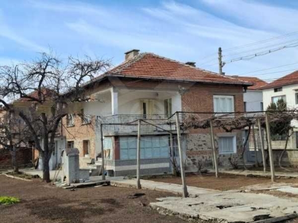 Къща в с. Чешнегирово, Област Пловдив - 170 кв.м за 375 €/кв.м - Снимка #1