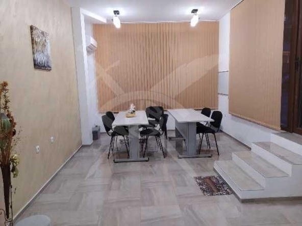 Дава се под наем Офис в Пловдив, Център - 40 кв.м за 398.82 € - Снимка #1
