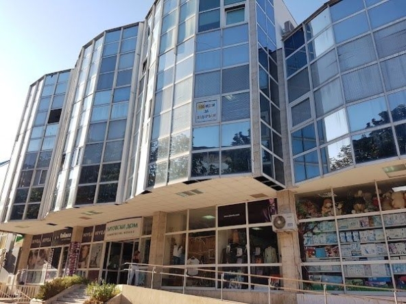 Дава се под наем Офис в Разград, Център - 15 кв.м за 127.5 € - Снимка #1