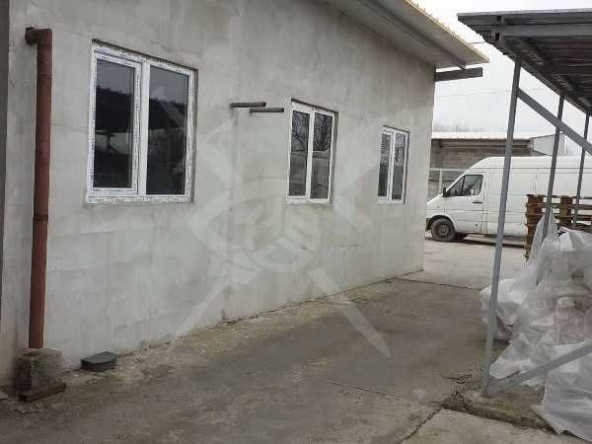 Склад в с. Стряма, Област Пловдив - 1800 кв.м за 64 €/кв.м - Снимка #1