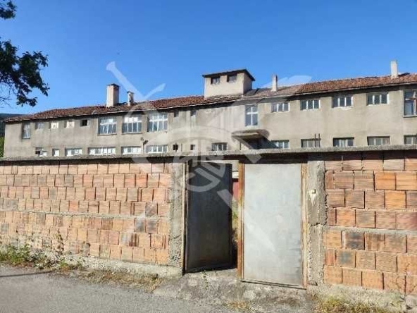 Промишлена сграда в Куклен - 1050 кв.м за 151 €/кв.м - Снимка #1