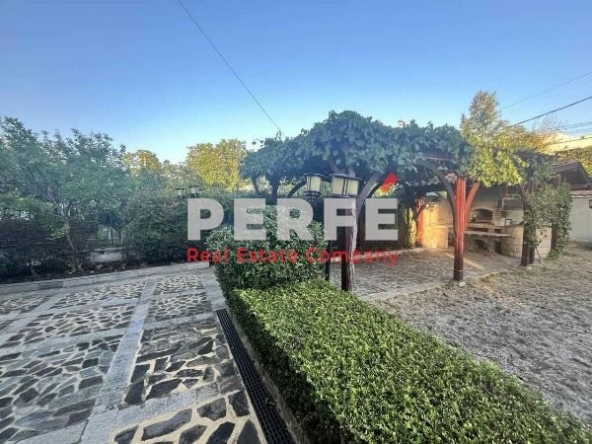 Къща в Бургас, Ветрен - 462 кв.м за 1200 €/кв.м - Снимка #1