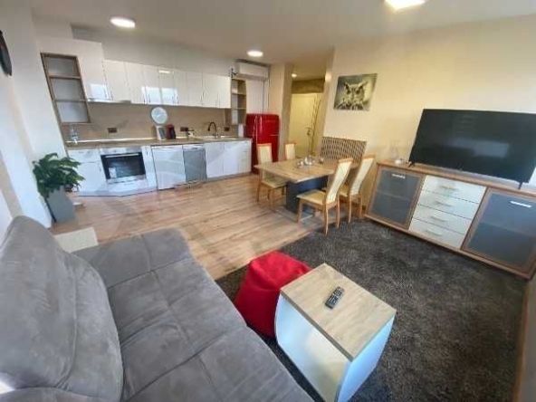 Дава се под наем Тристаен апартамент в Варна, Галата - 84 кв.м за 747.66 € - Снимка #1