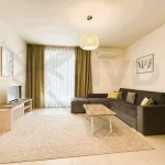 Дава се под наем Двустаен апартамент в Варна, Център - 75 кв.м за 797.64 € - Снимка #1