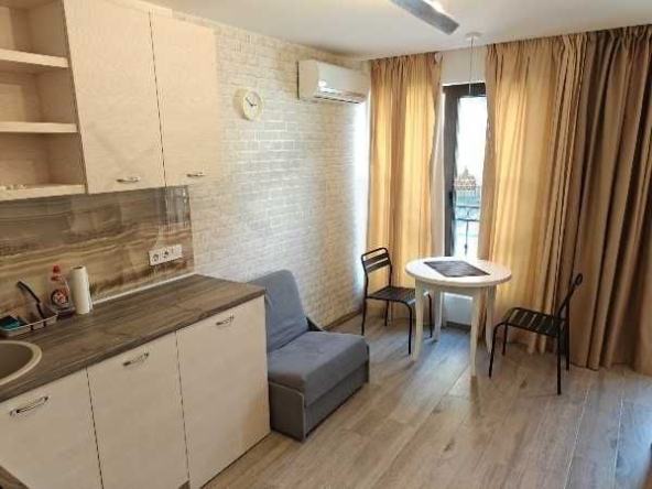 Дава се под наем Двустаен апартамент в Варна, Център - 30 кв.м за 528.36 € - Снимка #1