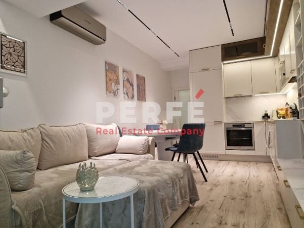 Дава се под наем Тристаен апартамент в Бургас, Център - 80 кв.м за 2250 € - Снимка #1