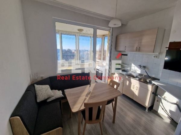 Дава се под наем Тристаен апартамент в Бургас, Център - 74 кв.м за 331.5 € - Снимка #1