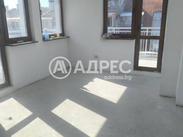 Тристаен апартамент в Бургас, Център - 70 кв.м за 2783 €/кв.м - Снимка #1