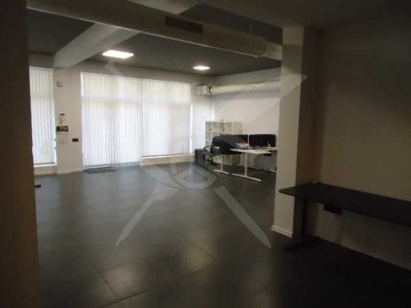 Дава се под наем Офис в Пловдив, Каменица 2 - 120 кв.м за 180260 € - Снимка #1