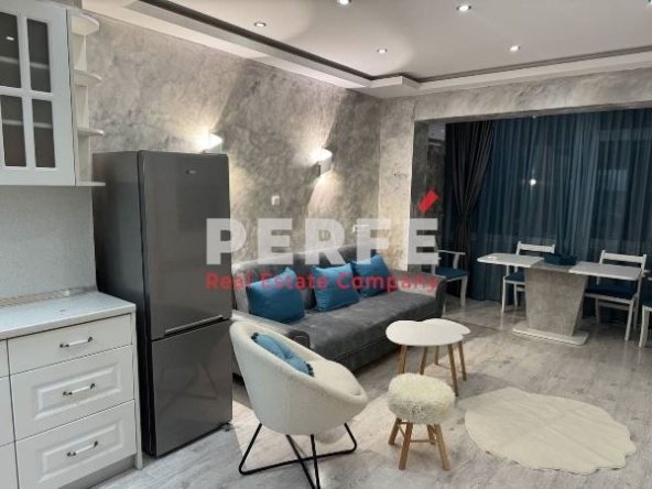 Дава се под наем Тристаен апартамент в Бургас, Възраждане - 70 кв.м за 765 € - Снимка #1