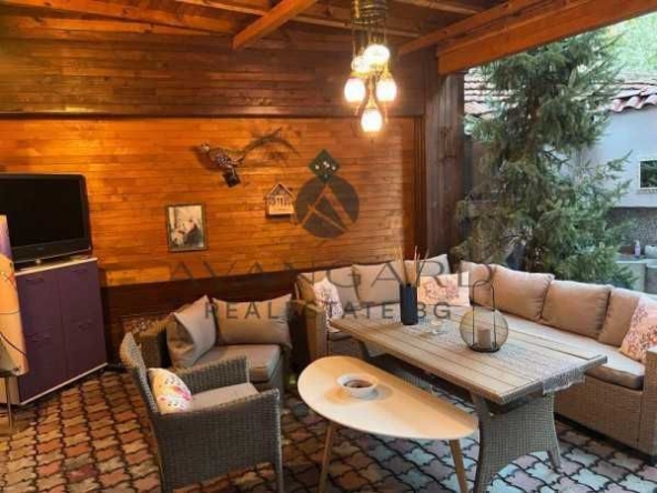 Къща в Пловдив, Център - 540 кв.м за 2019 €/кв.м - Снимка #1