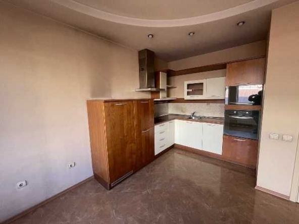 Къща в Пловдив, Каменица 2 - 582 кв.м за 1117 €/кв.м - Снимка #1