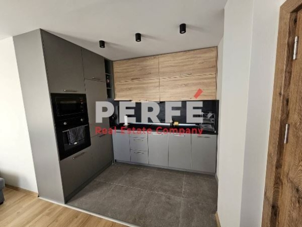 Дава се под наем Тристаен апартамент в Бургас, Меден рудник - зона А - 80 кв.м за 612 € - Снимка #1