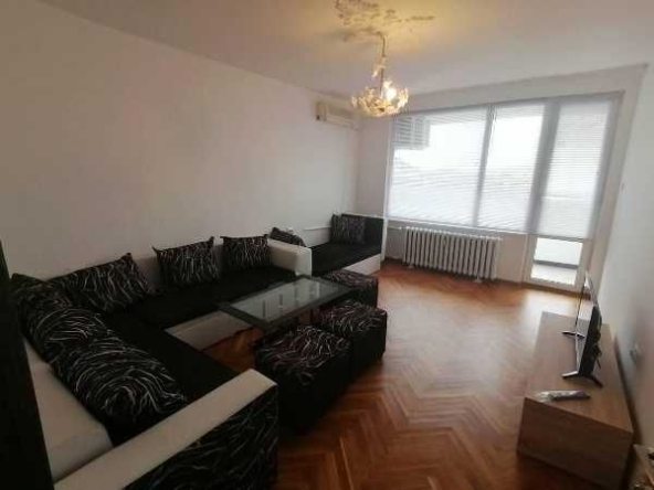 Дава се под наем Двустаен апартамент в Бургас, Център - 70 кв.м за 191.25 € - Снимка #1