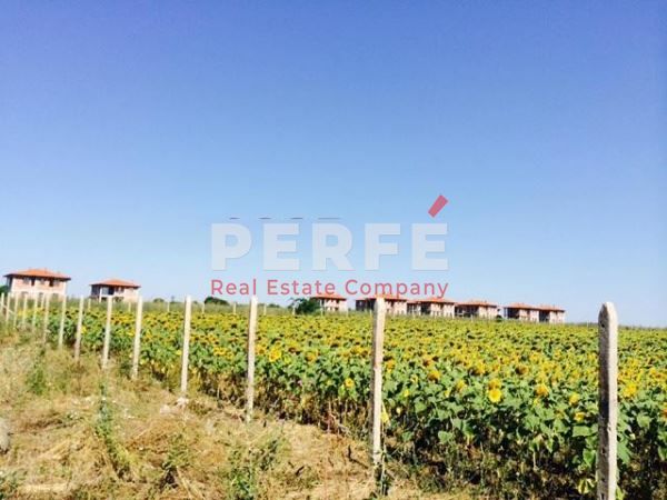 Парцел в Поморие - 5201 кв.м за 40 €/кв.м - Снимка #1