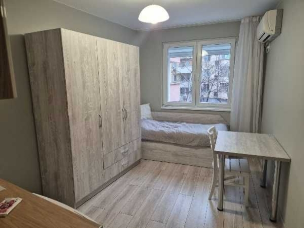 Дава се под наем Едностаен апартамент в Пловдив, Център - 30 кв.м за 150 € - Снимка #1