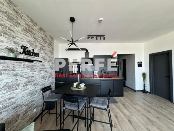 Дава се под наем Двустаен апартамент в Бургас, Славейков - 70 кв.м за 639 € - Снимка #1