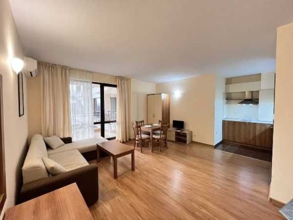 Дава се под наем Тристаен апартамент в Свети Влас - 60 кв.м за 800 € - Снимка #1