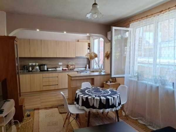 Тристаен апартамент в Поморие - 94 кв.м за 1224 €/кв.м - Снимка #1