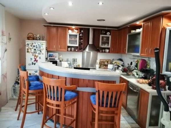 Къща в с. Кошарица, Област Бургас - 350 кв.м за 772 €/кв.м - Снимка #1