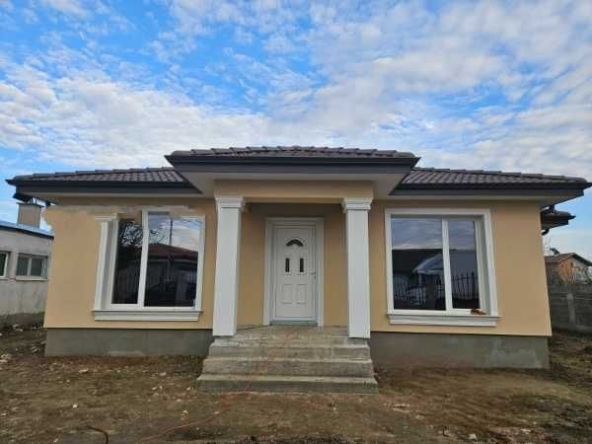 Къща в с. Рогош, Област Пловдив - 195 кв.м за 1067 €/кв.м - Снимка #1