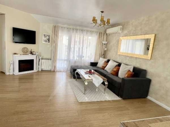 Тристаен апартамент в Пловдив, Център - 120 кв.м за 2542 €/кв.м - Снимка #1