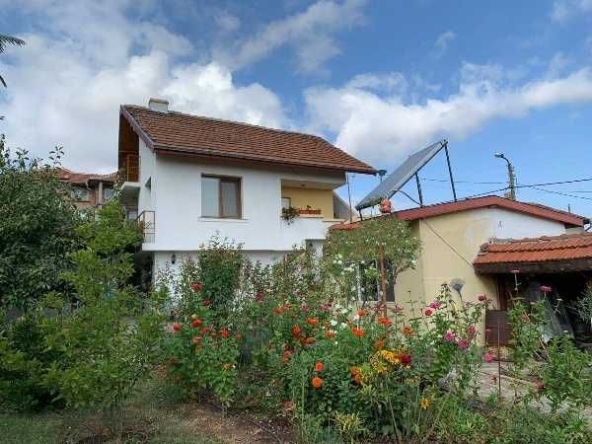 Къща в с. Гюльовца, Област Бургас - 100 кв.м за 1800 €/кв.м - Снимка #1