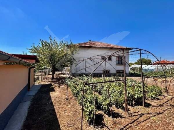 Къща в с. Чешнегирово, Област Пловдив - 120 кв.м за 1209 €/кв.м - Снимка #1