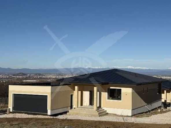 Къща в с. Брестник, Област Пловдив - 240 кв.м за 1471 €/кв.м - Снимка #1