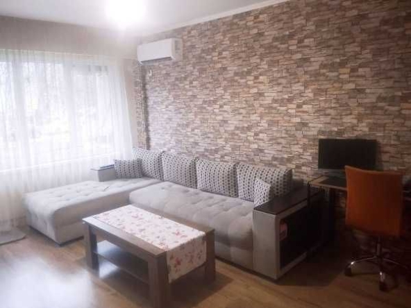 Двустаен апартамент в Бургас, Зорница - 70 кв.м за 2000 €/кв.м - Снимка #1