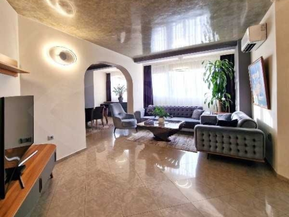 Тристаен апартамент в Пловдив, Тракия - 118 кв.м за 1949 €/кв.м - Снимка #1