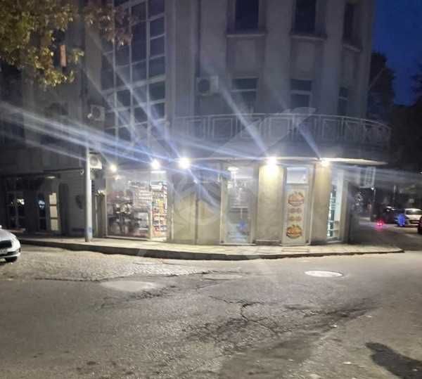 Дава се под наем Магазин в Пловдив, Център - 50 кв.м за 1097.01 € - Снимка #1