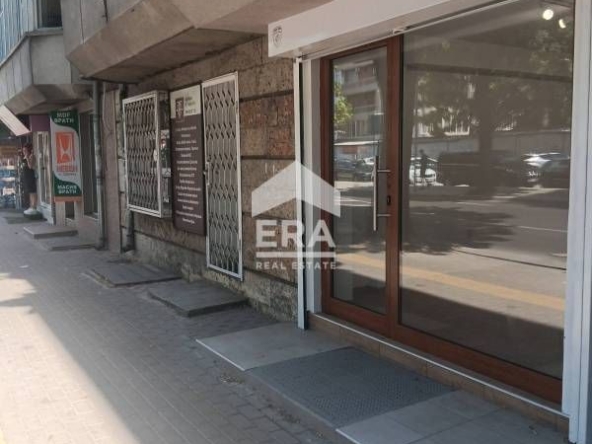 Дава се под наем Магазин в Варна, Колхозен пазар - 17 кв.м за 357 € - Снимка #1
