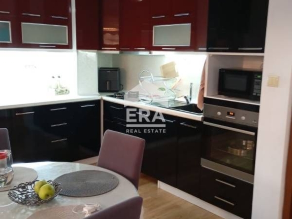 Дава се под наем Тристаен апартамент в Хасково, Тракийски - 90 кв.м за 306 € - Снимка #1