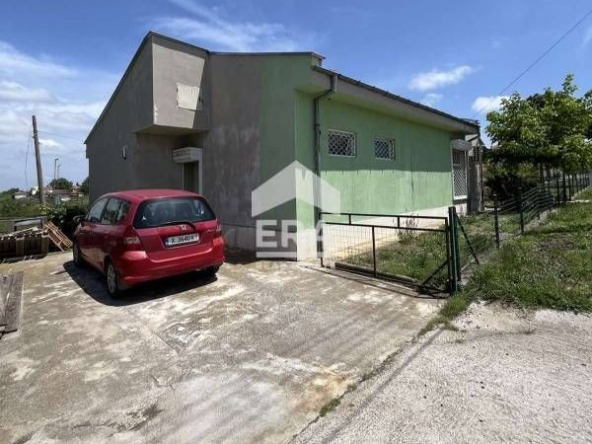 Дава се под наем Магазин в с. Стамболово, Област Хасково - 430 кв.м за 408 € - Снимка #1