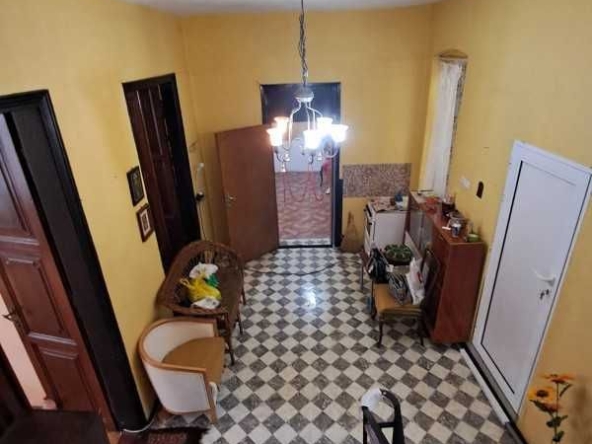 Тристаен апартамент в Габрово, Център - 88 кв.м за 696 €/кв.м - Снимка #1