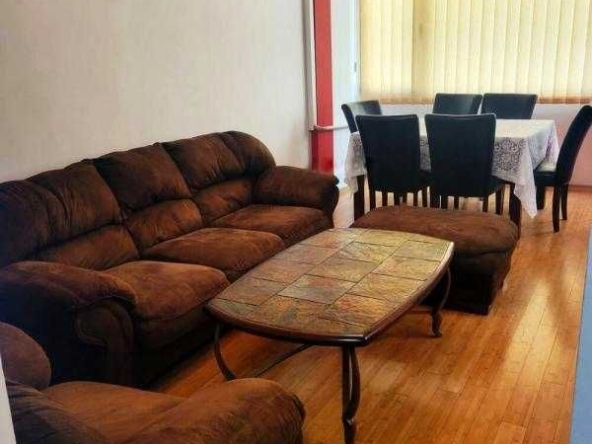 Дава се под наем Тристаен апартамент в Бургас, Възраждане - 120 кв.м за 637.5 € - Снимка #1