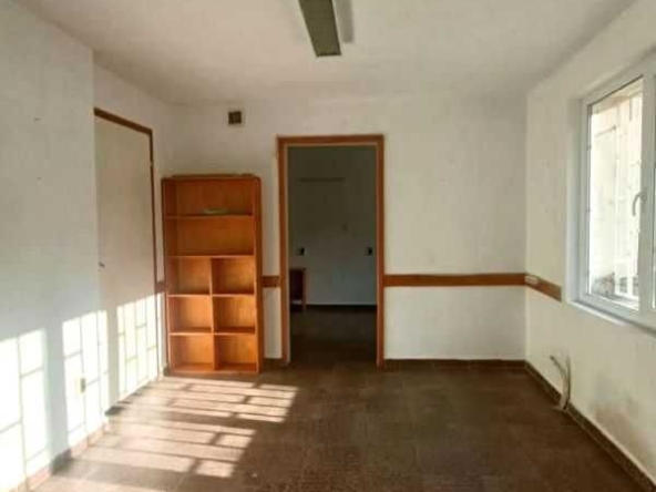 Дава се под наем Офис в Велико Търново, Център - 42 кв.м за 229.5 € - Снимка #1