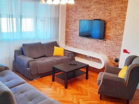 Дава се под наем Тристаен апартамент в Пловдив, Коматевски възел - 96 кв.м за 464.1 € - Снимка #1