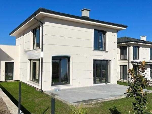 Къща в с. Белащица, Област Пловдив - 230 кв.м за 1522 €/кв.м - Снимка #1