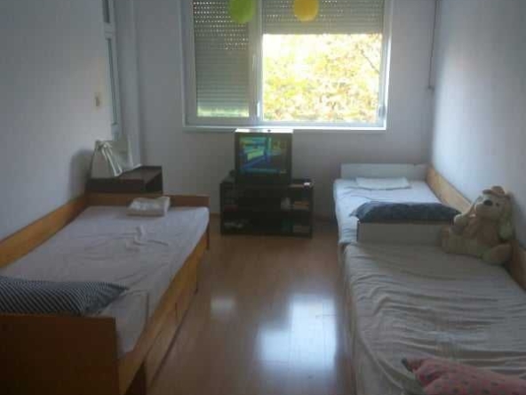 Дава се под наем Двустаен апартамент в Бургас, Славейков - 60 кв.м за 190 € - Снимка #1