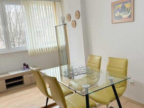 Дава се под наем Двустаен апартамент в Бургас, Център - 65 кв.м за 375 € - Снимка #1